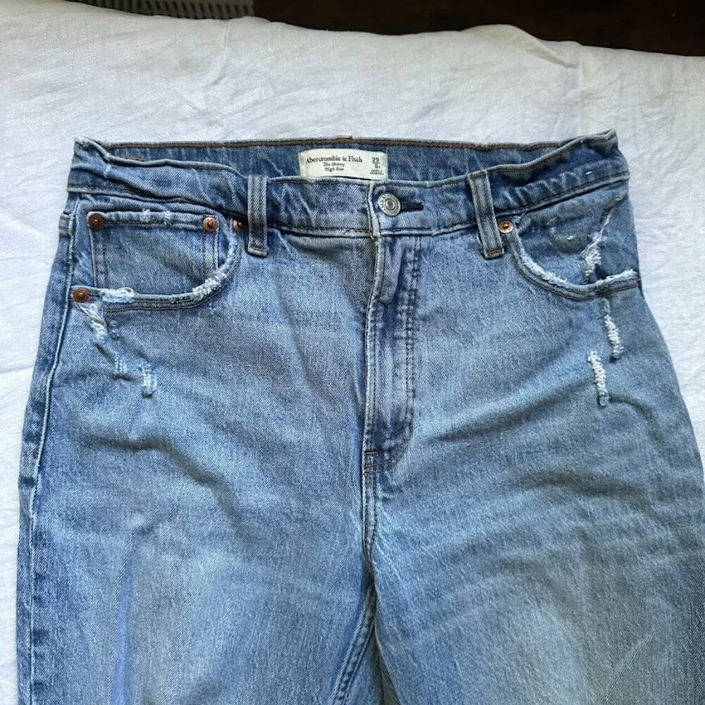 Abercrombie & Fitch The Skinny Distressed High Rise Jeans - Size 8 / 29 R - Picture 5 of 12